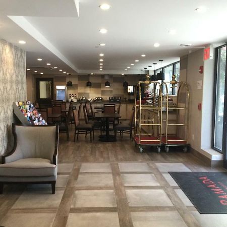 Ramada By Wyndham Bronx Terminal Hotel Nova Iorque Exterior foto
