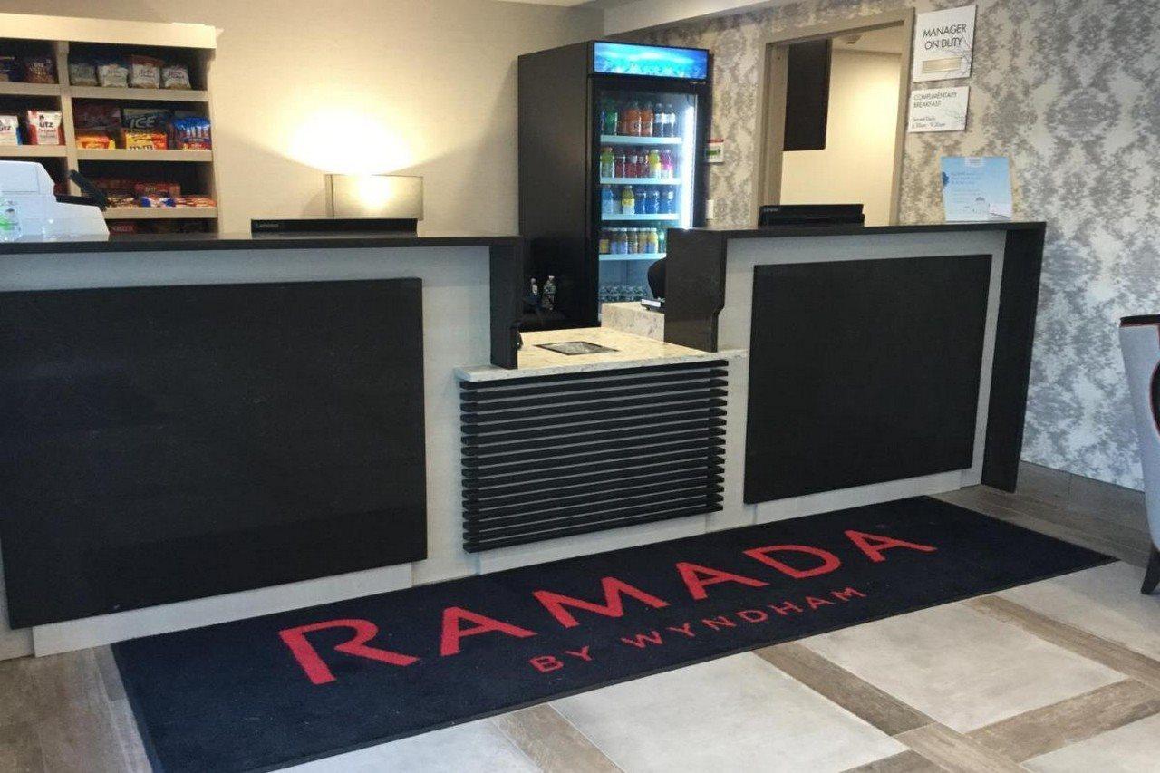Ramada By Wyndham Bronx Terminal Hotel Nova Iorque Exterior foto