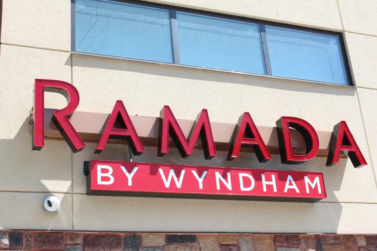 Ramada By Wyndham Bronx Terminal Hotel Nova Iorque Exterior foto