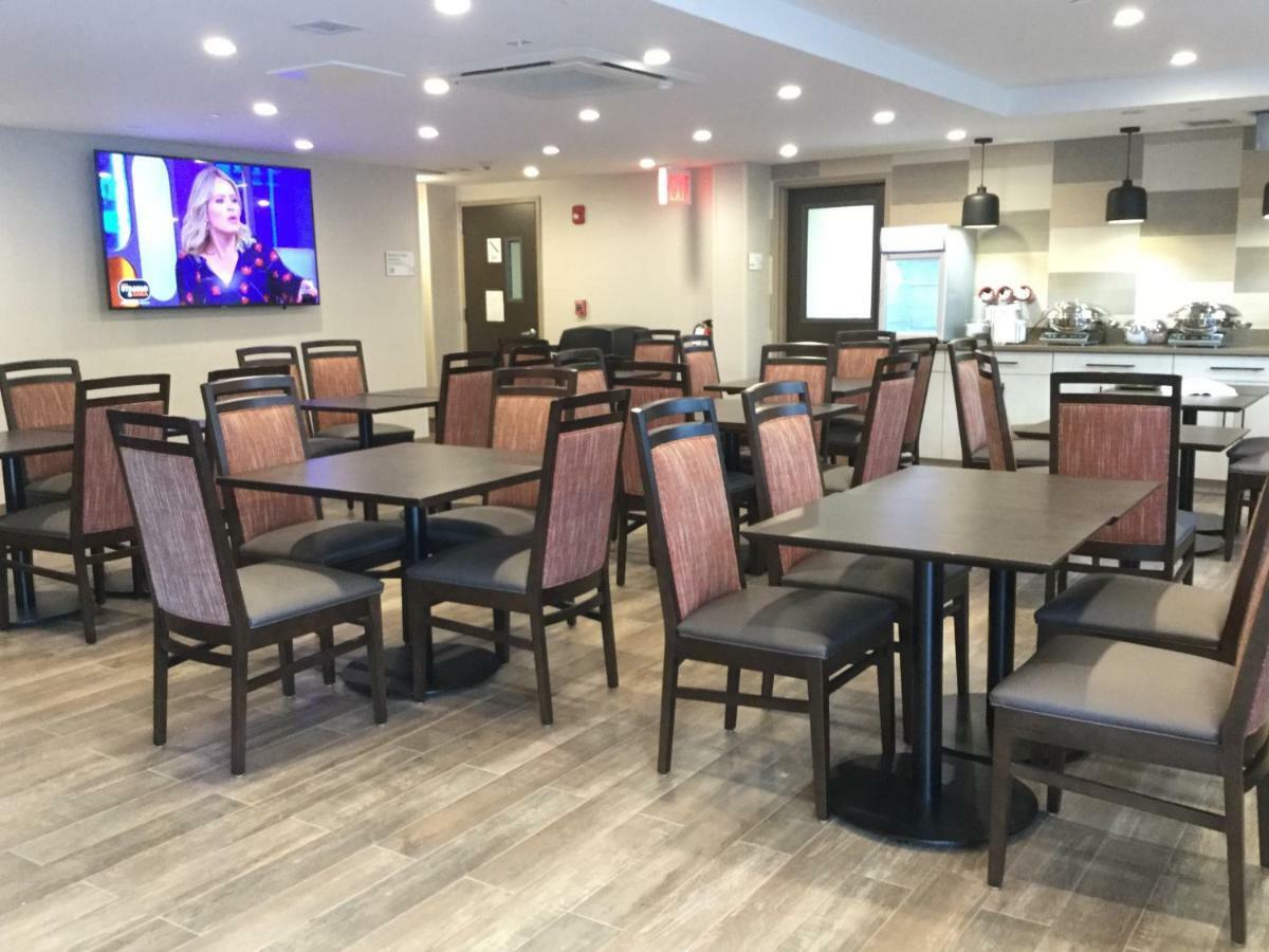 Ramada By Wyndham Bronx Terminal Hotel Nova Iorque Exterior foto