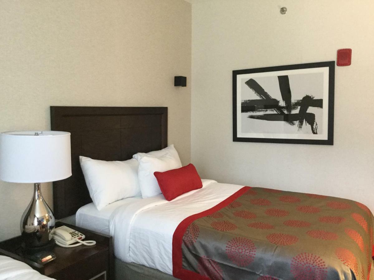 Ramada By Wyndham Bronx Terminal Hotel Nova Iorque Exterior foto